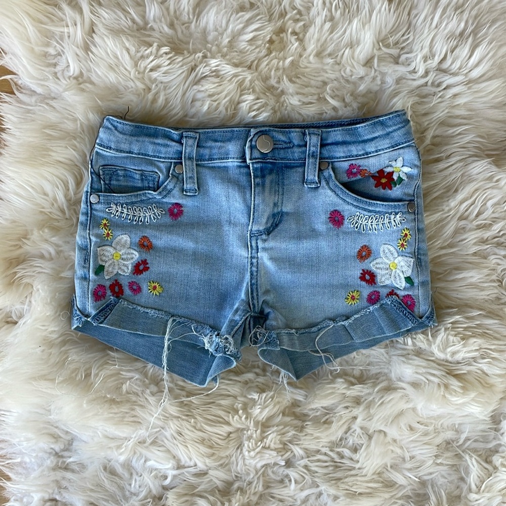 Adorable Joe’s Jean shorts, size 6 girls